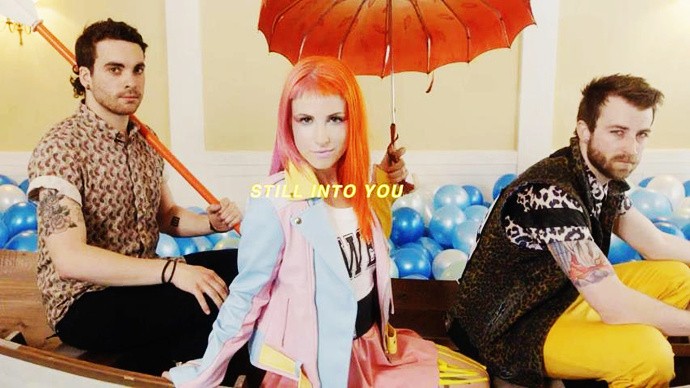 SingStar: Ultimate Party Builds a LEGO House and Burns It ...