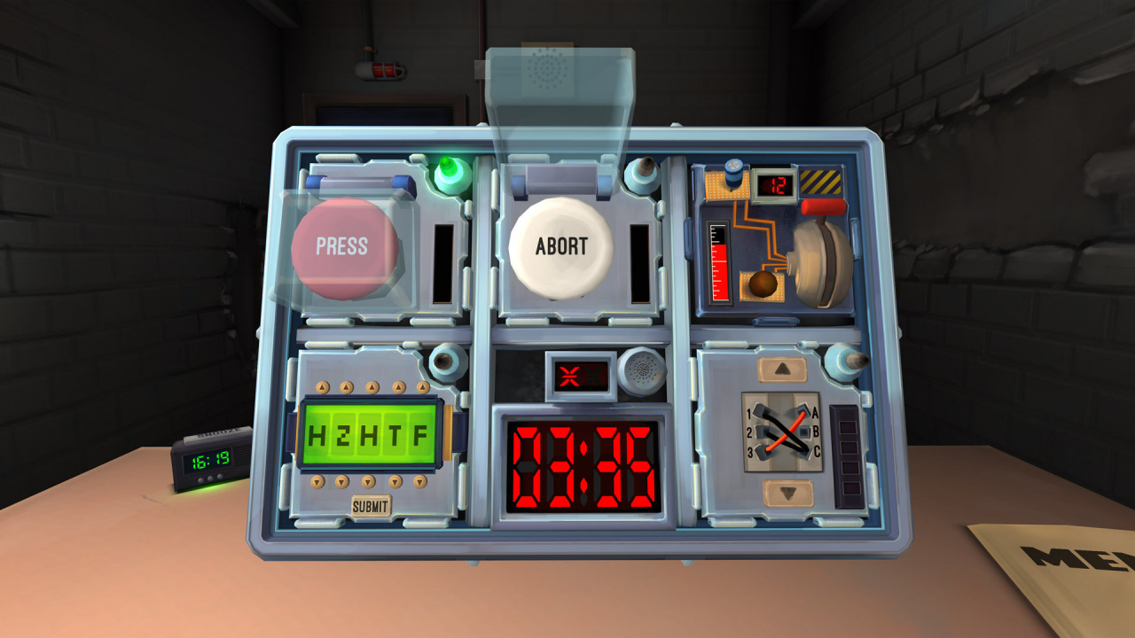 Bomb Defusing Party Game Keep Talking and Nobody Explodes