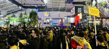 Despite not occupying all of the available space, the Taipei Game Show makes for a formidably dense event, with the more popular booths occupying crowds of up to 200 or 300 fans at a time. This can make navigation down some of the main walking lanes challenging.