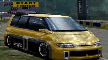 On the left, the Renault Espace F1 in Gran Turismo 7. And on the right, how it looked in Gran Turismo 2 more than 25 years ago.