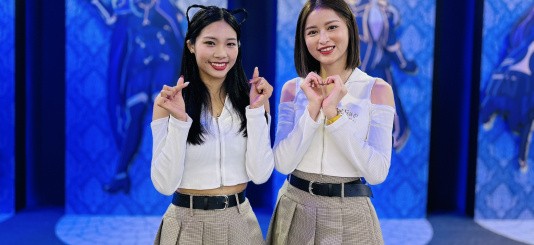 Many of the booths had their own schedules and stage shows, with Umamusume: Pretty Derby’s idol-style dancing sequences attracting enormous numbers of people. In some cases, like Atelier Resleriana and Zenless Zone Zero, the stages were directly opposite each other, causing strong competition between hosts to retain interest.