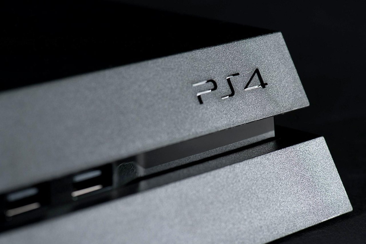 Can you play PlayStation 4 games while they download?