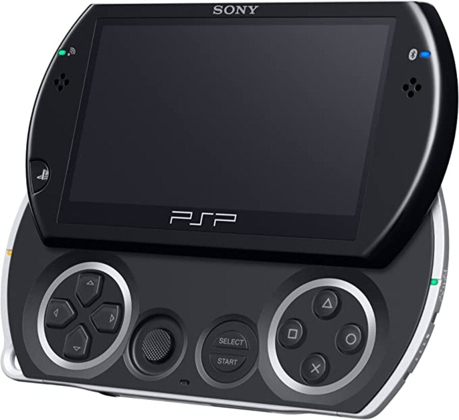 How much internal flash memory does the PSP Go have?