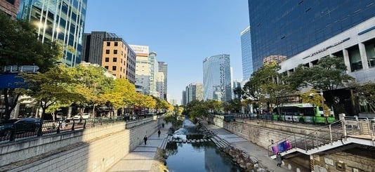 A wide angle view of a canal in Seoul, Korea