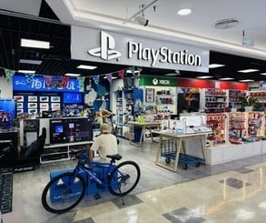 I Searched for Merch from My Fave PS5 Games in Chengdu's Enormous Anime Mall 28