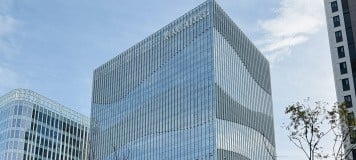 A street view look at the statue-esque Pearl Abyss office