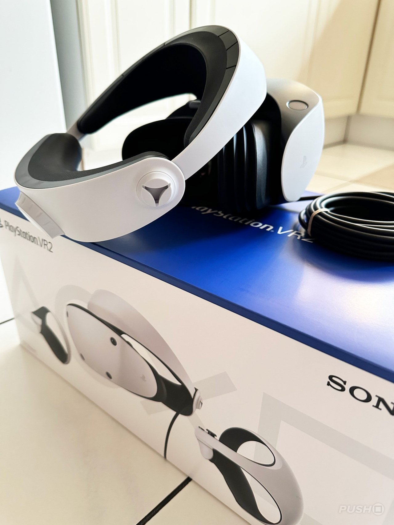 PSVR 2 Unboxing – Close-up with Sony's New Headset – Road to VR
