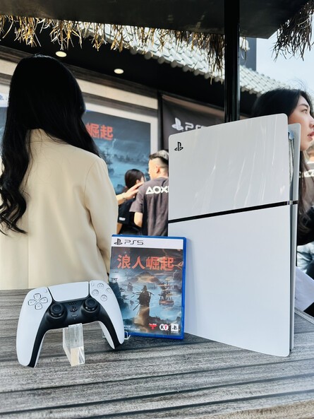 Despite going head to head with the acclaimed Dragon's Dogma 2, Sony's marketing is eager to ensure gamers know about Rise of the Ronin first and foremost.