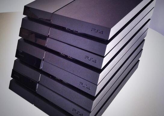 These Stacked PS4 Consoles Look Like a Sturdy Statue