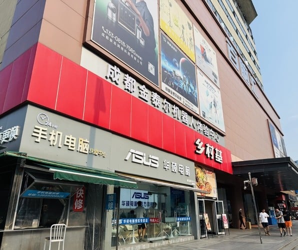 I Searched for Merch from My Fave PS5 Games in Chengdu's Enormous Anime Mall 28