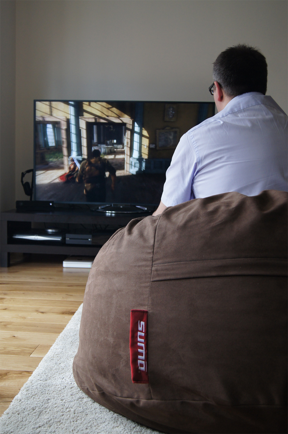 Furniture Review Sitting Comfortably on a Sumo Gamer Bean Bag Push