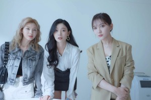 Love Is All Around Screenshot